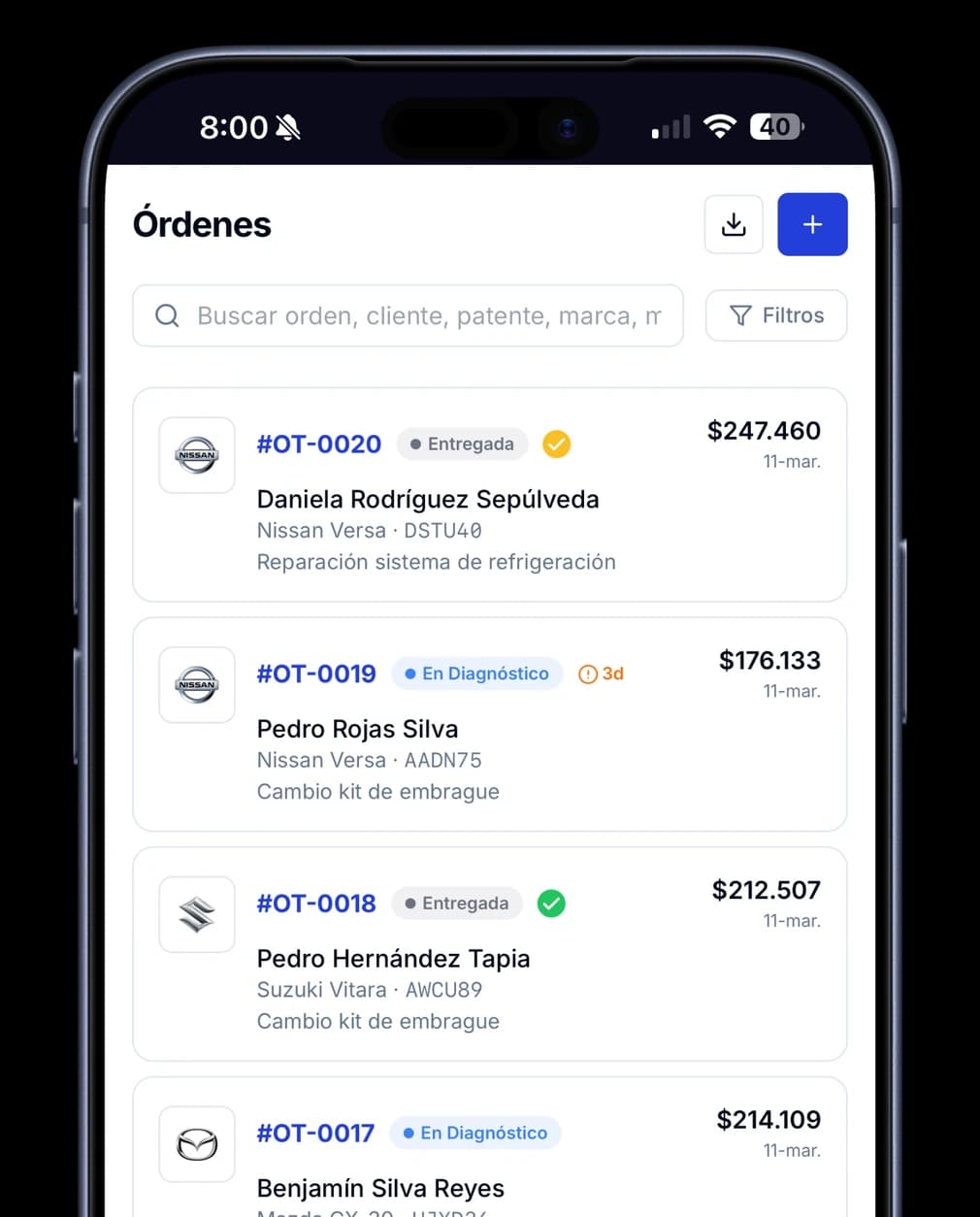App ServitechCloud en iPhone: lista de órdenes de trabajo con estado, cliente, vehículo y total